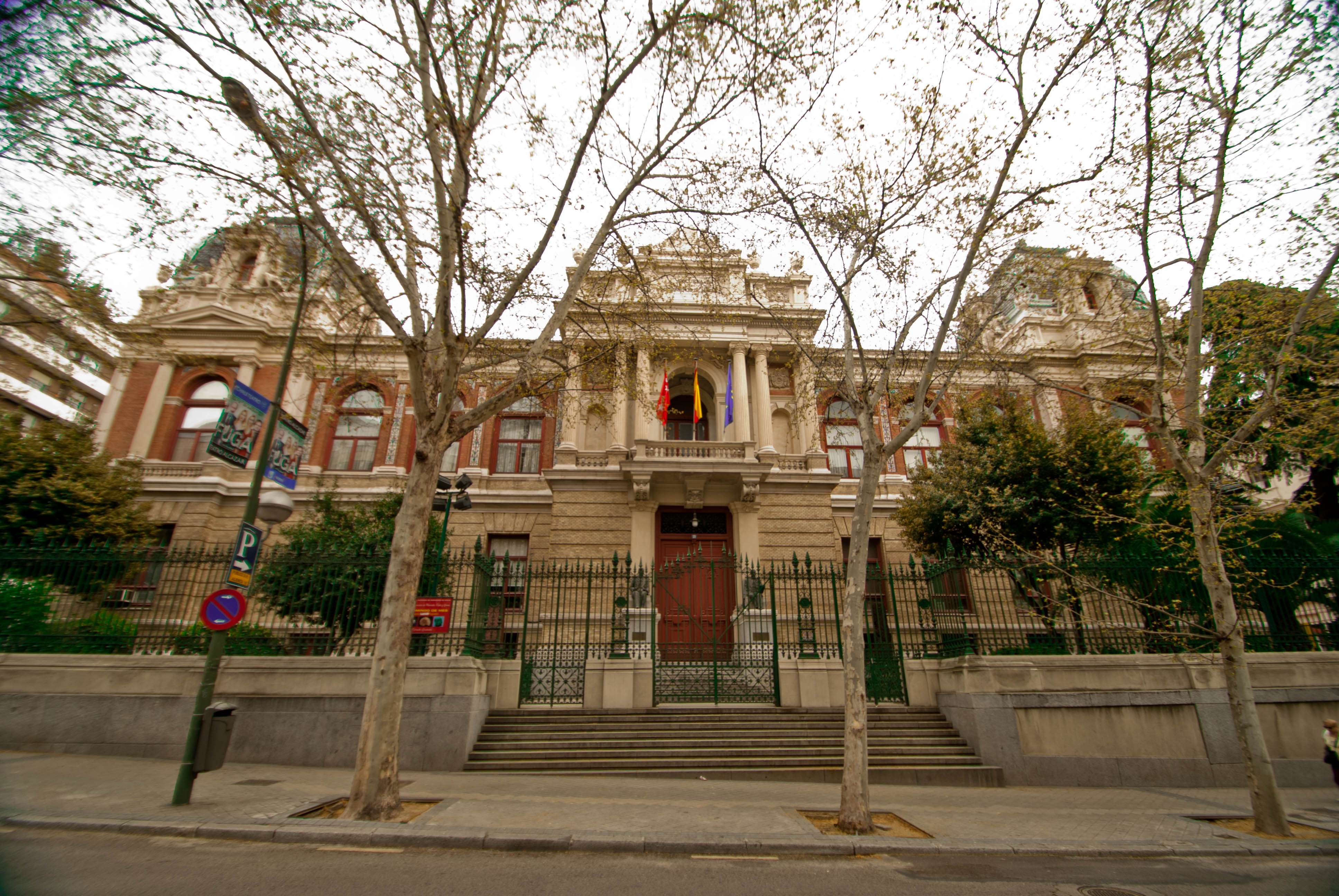 Madrid. La Escuela de Minas, Monumento-España (1)